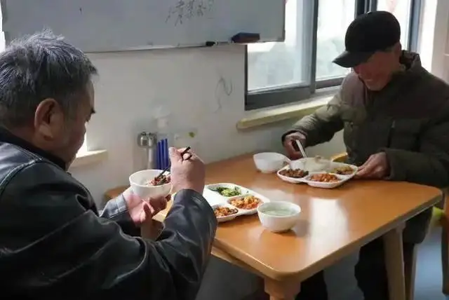 老年人花甲之年饮食习惯需调整？权威资料与个人观点结合探讨健康饮食  第1张