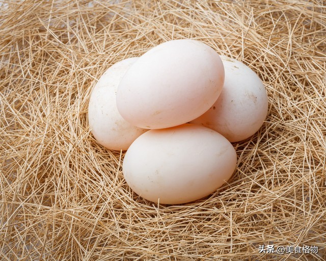 如何在家轻松制作美味咸鸭蛋：传统黄泥巴腌制法与现代替代方法  第6张