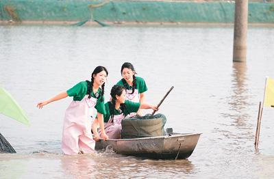 花儿绽放总决赛暨颁奖盛典：乡村女性励志竞技综艺的绚烂花事  第1张