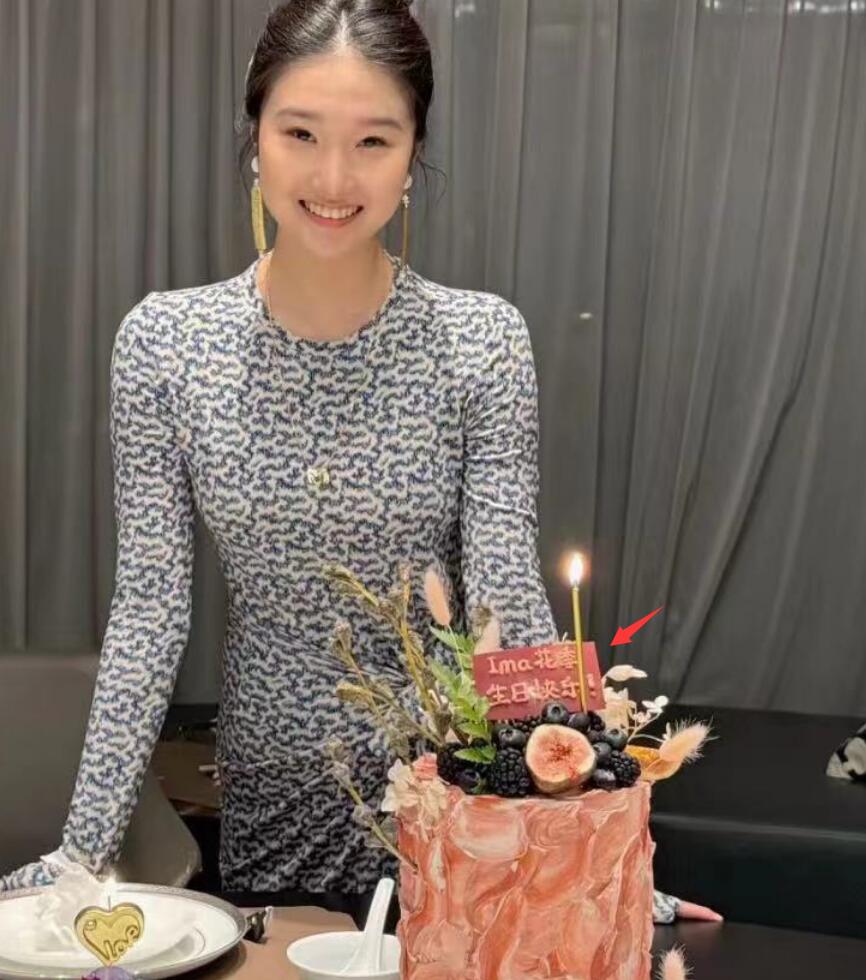 马伊琍女儿文君竹16岁生日庆典，与父母温馨合影曝光  第5张