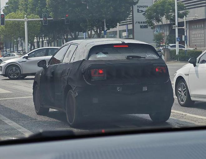 蔚来第三品牌萤火虫即将发布，首款车型内饰曝光，定位个性化小车  第3张