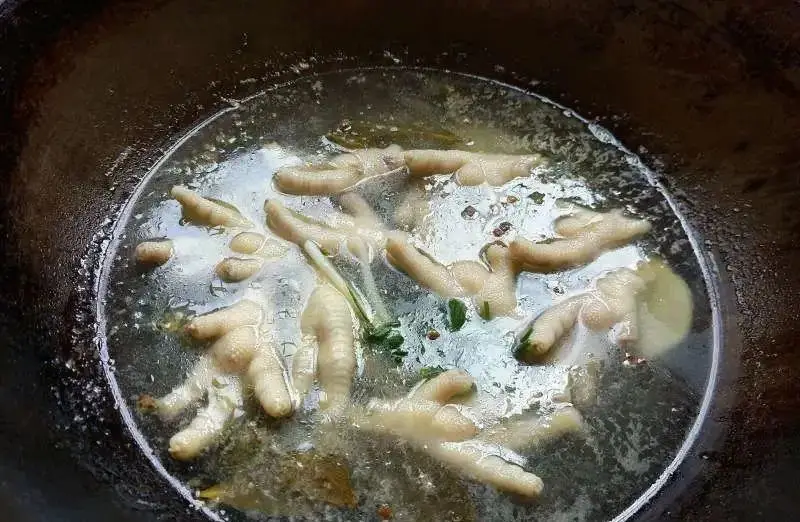 柠檬酸辣鸡爪制作方法：简单步骤教你做出美味小零食  第3张