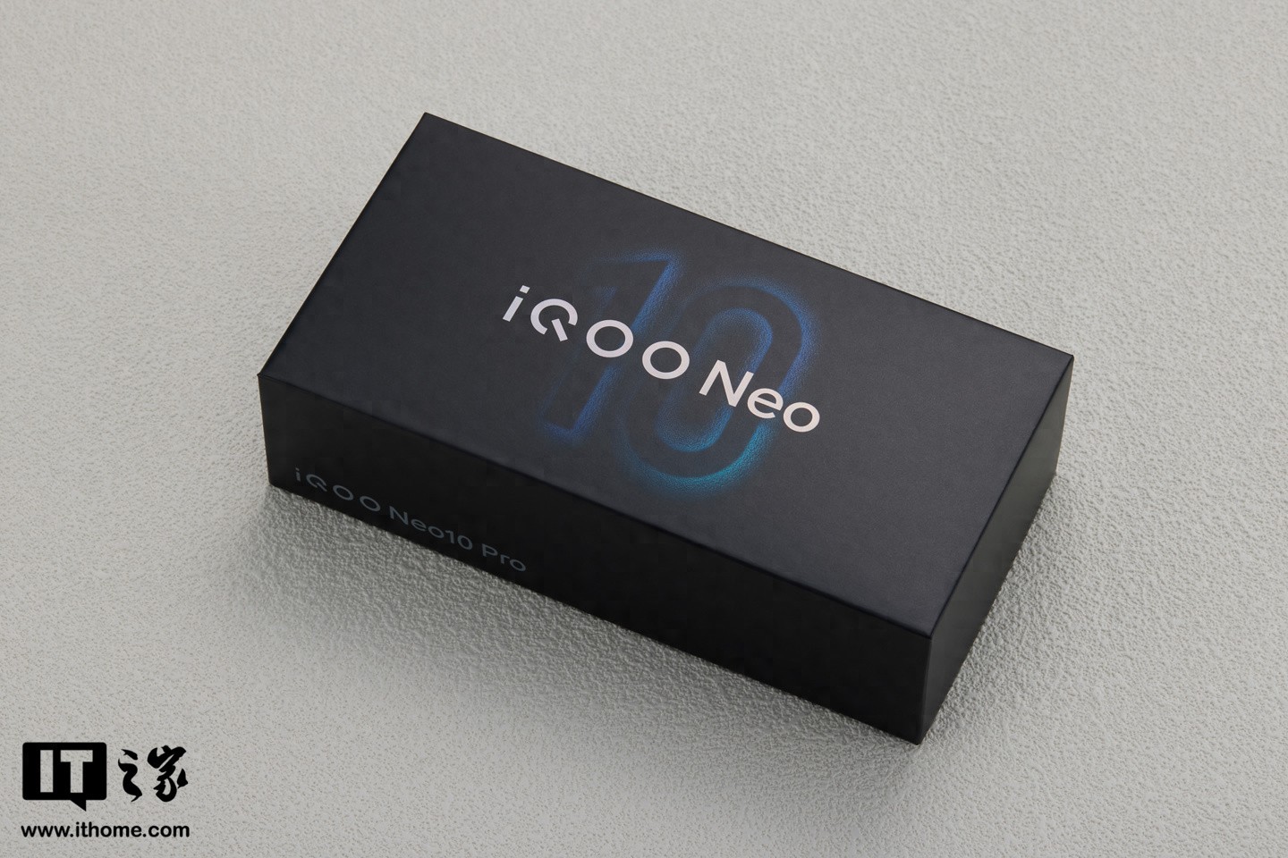 iQOO Neo10 Pro开箱图赏：天玑9400处理器与护眼超冠屏的旗舰级体验  第1张