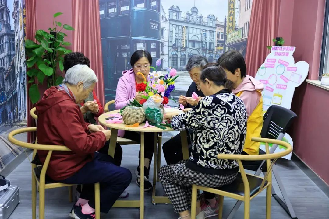 杨浦区四平路街道歌唱祖国歌咏比赛：居民黄女士见证城市变迁与幸福生活  第5张