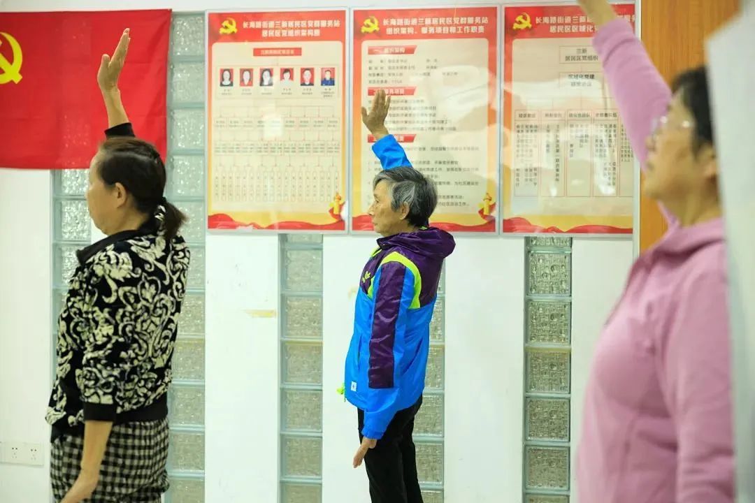 杨浦区四平路街道歌唱祖国歌咏比赛：居民黄女士见证城市变迁与幸福生活  第6张