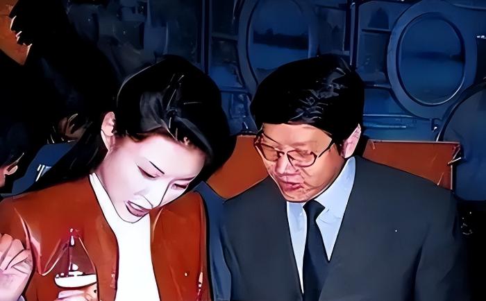 央视女主持人董卿与周涛：美貌与才华并存，气场非凡的传奇双星  第8张