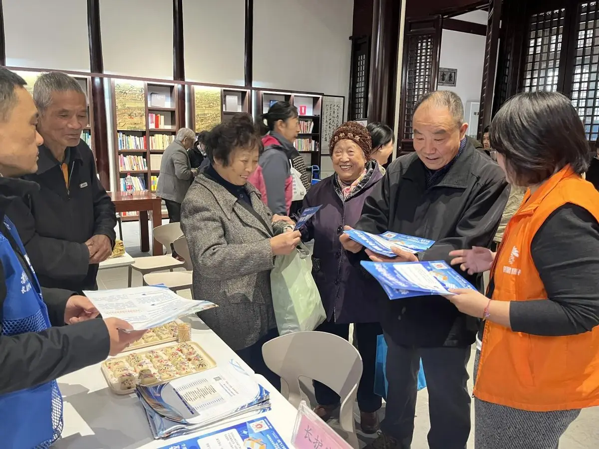 品味甜蜜串连幸福：非遗暖冬市集，糖炒栗子与烤红薯的冬日温暖  第2张