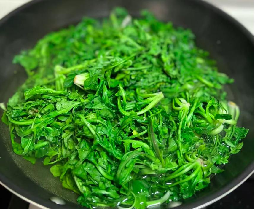 冬季美味推荐：荠菜的独特风味与营养，荠菜猪肉饺子做法详解  第5张