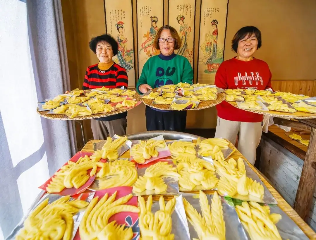 小雪时节盘石店镇仙人盆村民宿非遗炸面凤，传承民俗文化与乡愁记忆  第1张