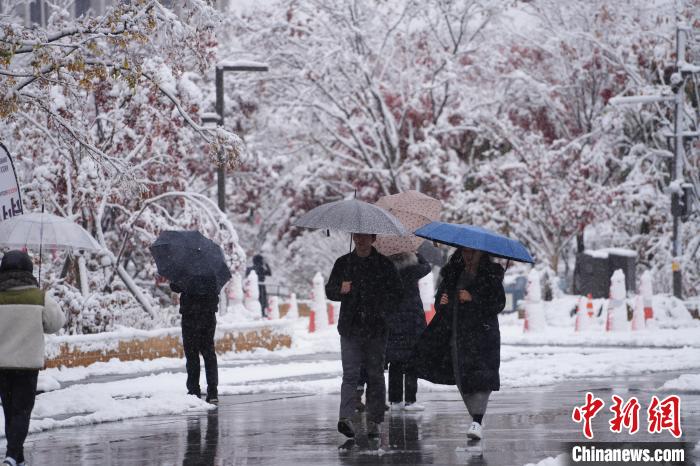 韩国首尔降雪创纪录，首都圈发布大雪预警，航班和客船取消  第2张