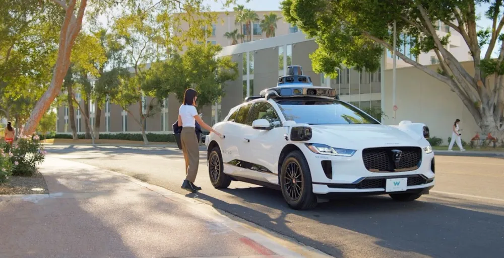 Waymo无人驾驶出租车服务Waymo One在洛杉矶全面开放，业务迎来快速增长  第1张