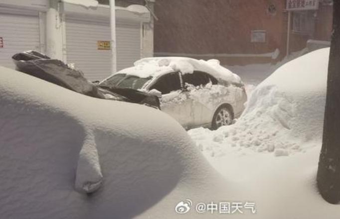 黑龙江省发布暴雪红色预警，鹤岗特大暴雪破历史纪录，交通逐步恢复  第2张