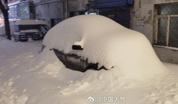 黑龙江省发布暴雪红色预警，鹤岗特大暴雪破历史纪录，交通逐步恢复  第3张