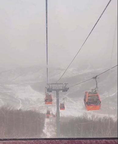 河北张家口太舞滑雪场缆车故障致游客高空被困，多人失温送医  第1张