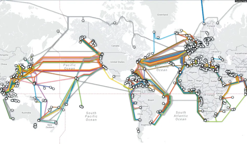 全球海底光缆：信息时代的关键基础设施与风险管理
