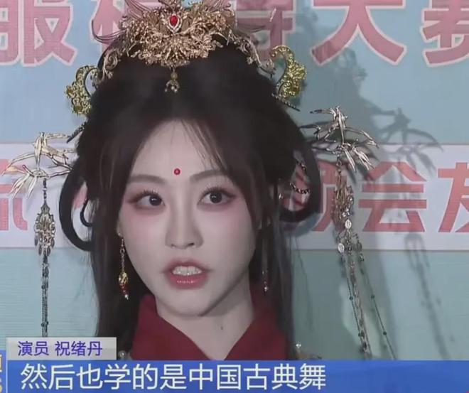 央视高清镜头下的娱乐圈腰部女明星：整容脸与原生脸的对比引发热议  第11张