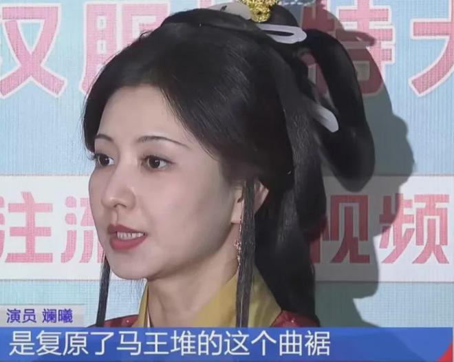 央视高清镜头下的娱乐圈腰部女明星：整容脸与原生脸的对比引发热议  第6张