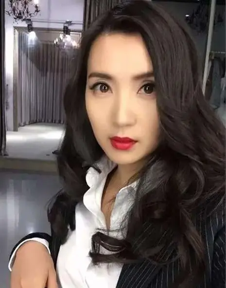 陈好送礼口误引热议，大方承认展现真实与真诚  第5张