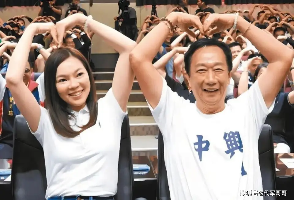 曾馨莹与郭台铭的传奇爱情:从芭蕾舞者到豪门阔太的华丽转身  第2张 曾馨莹与郭台铭的传奇爱情:从芭蕾舞者到豪门阔太的华丽转身  第2张