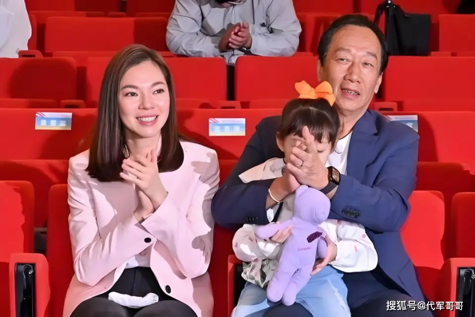 曾馨莹与郭台铭的传奇爱情:从芭蕾舞者到豪门阔太的华丽转身  第4张 曾馨莹与郭台铭的传奇爱情:从芭蕾舞者到豪门阔太的华丽转身  第4张