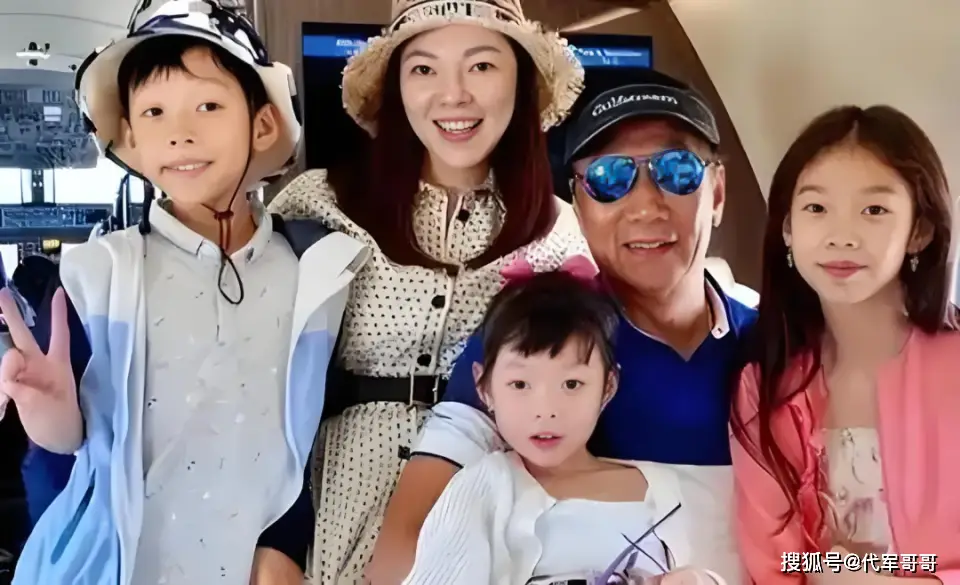 曾馨莹与郭台铭的传奇爱情:从芭蕾舞者到豪门阔太的华丽转身  第5张 曾馨莹与郭台铭的传奇爱情:从芭蕾舞者到豪门阔太的华丽转身  第5张