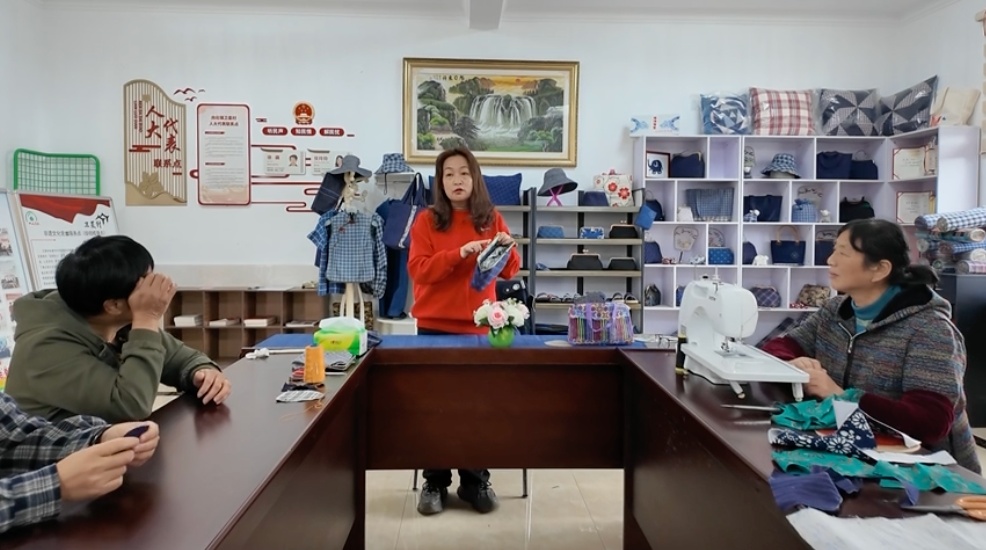 崇明土布文化传承：花情布艺姐妹微家巧手制作土布作品  第2张