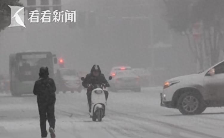 东北地区遭遇下半年最强降雪，多地积雪深度超50厘米，交通受阻  第1张