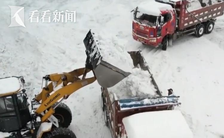 东北地区遭遇下半年最强降雪，多地积雪深度超50厘米，交通受阻  第3张