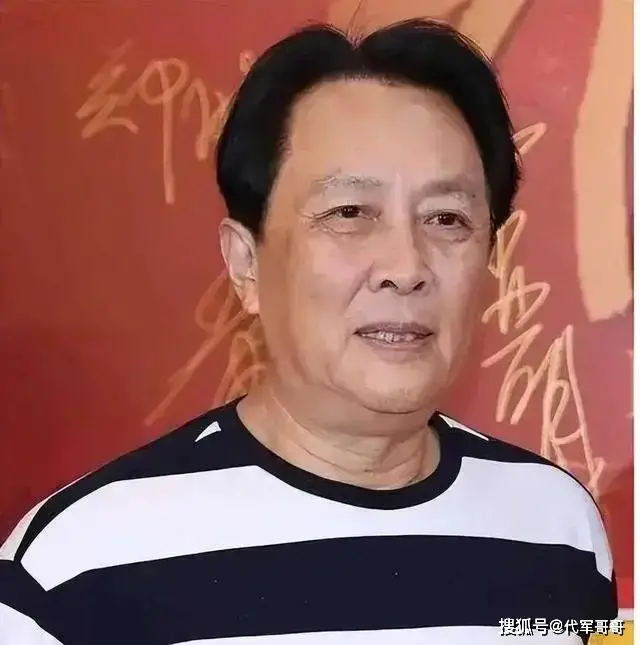 72岁唐国强近照曝光：岁月痕迹下的昔日帝王风采  第1张