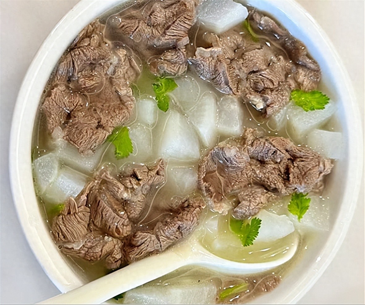 冬季滋补必备：4种适合中老年和孩子的营养肉菜，增强体质更健康  第1张