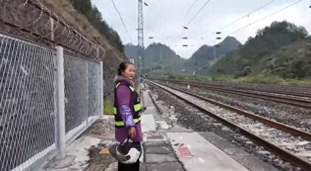 六个鸡火车站：因独特站名走红，带动当地旅游发展与村民增收  第1张