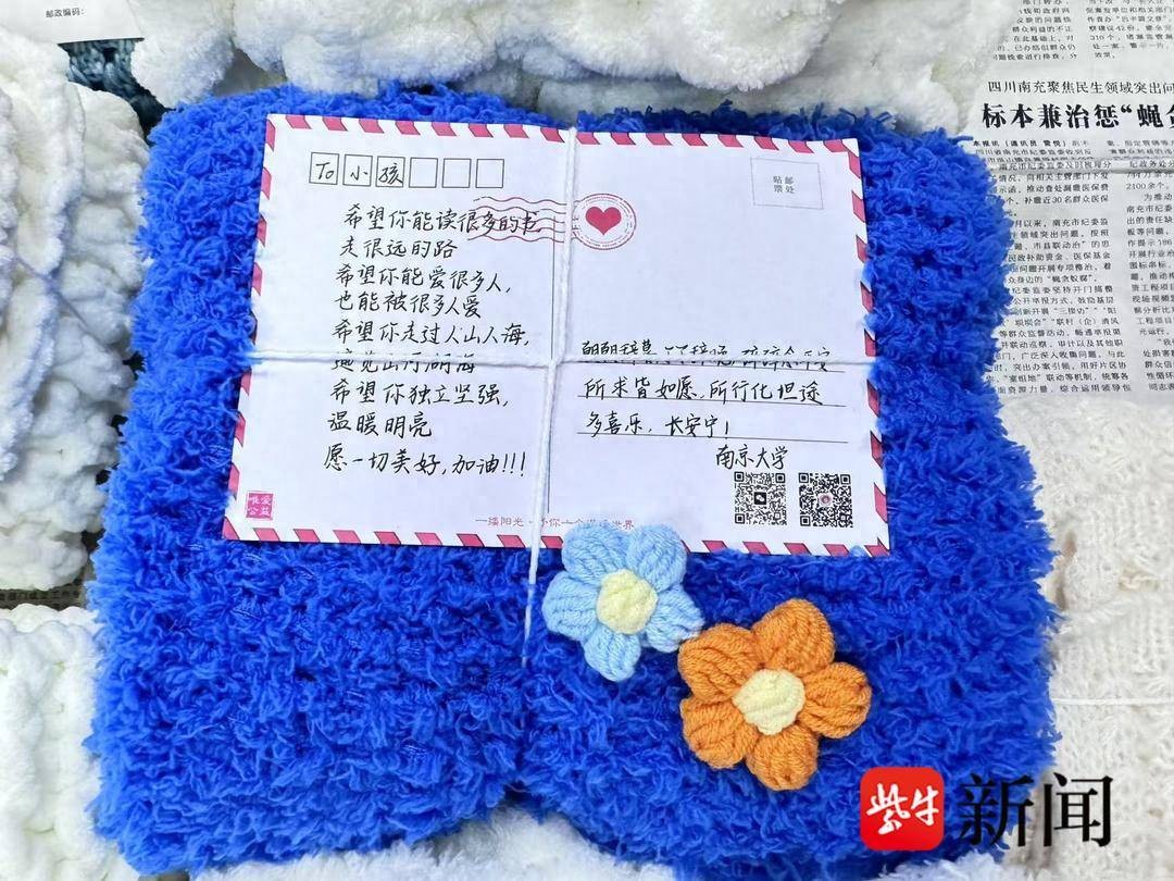 大学生编织围巾传递温暖,南京大学等高校掀起公益热潮 第1张 大学生编织围巾传递温暖,南京大学等高校掀起公益热潮 第1张