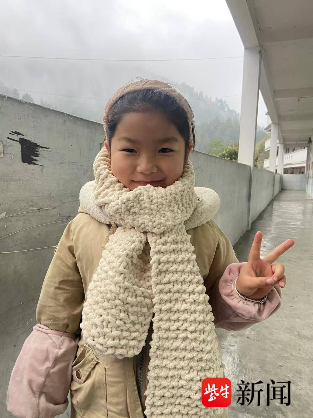 大学生编织围巾传递温暖,南京大学等高校掀起公益热潮 第3张 大学生编织围巾传递温暖,南京大学等高校掀起公益热潮 第3张