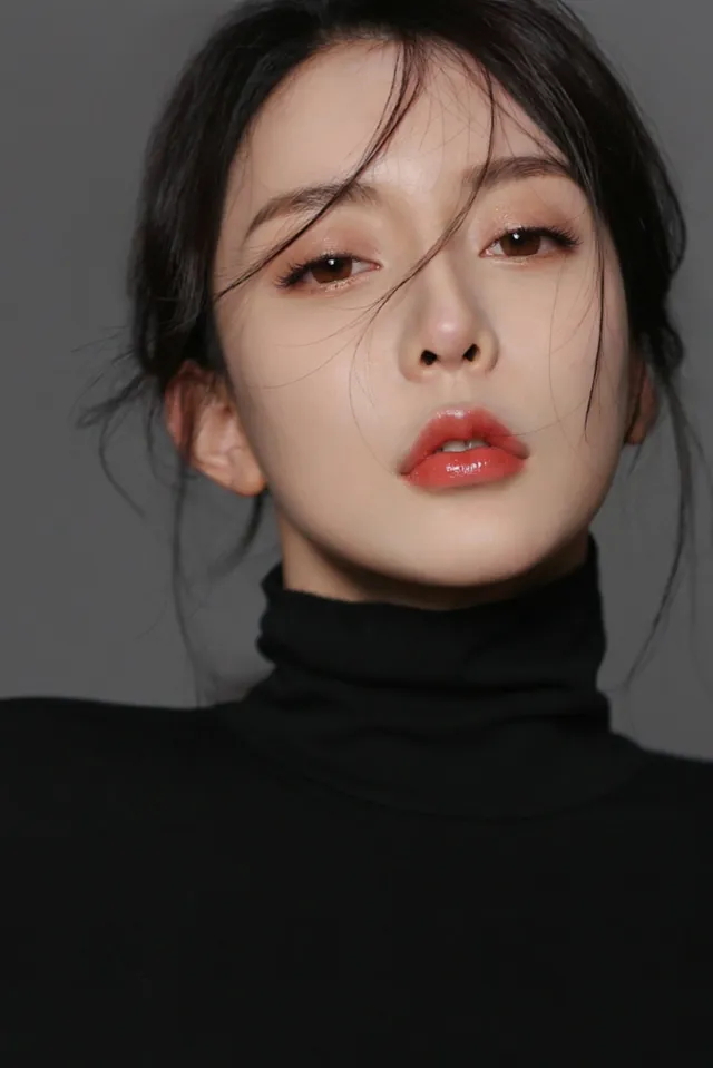 冯绍峰新恋情曝光！与神秘美女车内甜蜜互动，女方身份疑似演员周麟嘉  第3张