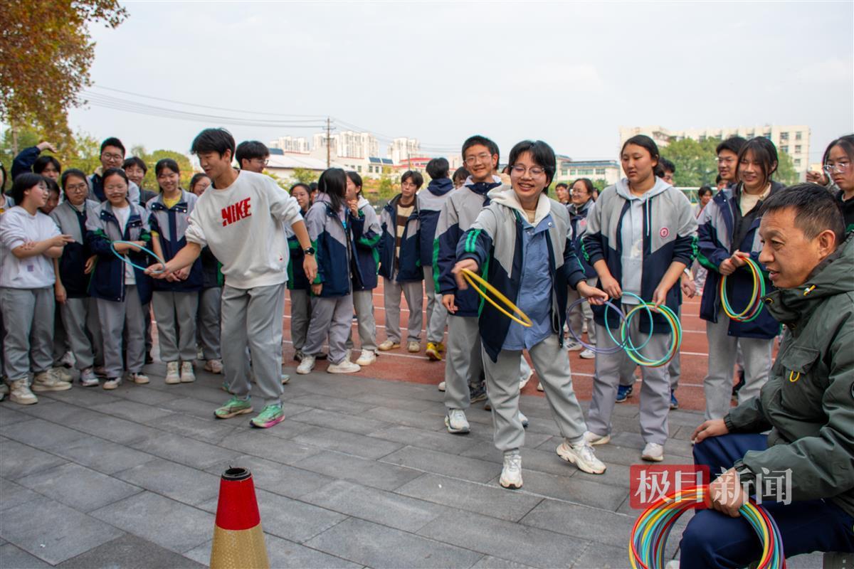 湖北省襄阳市第二十四中学高三趣味运动会精彩纷呈，学生欢笑中迎接美术联考  第2张