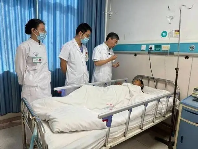 冬季老年人脑梗风险增加，医生提醒外出需注意保暖与健康  第1张