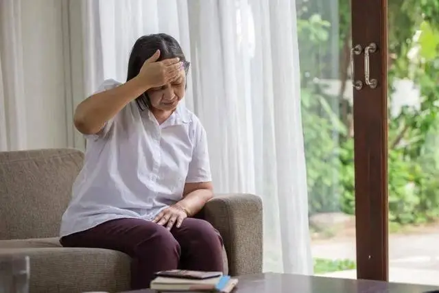 冬季老年人脑梗风险增加，医生提醒外出需注意保暖与健康  第3张