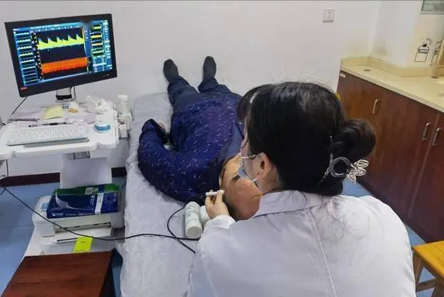 冬季老年人脑梗风险增加，医生提醒外出需注意保暖与健康  第5张