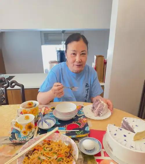 77岁汪明荃仍强势，夺走年轻人机会，引发选美选手不满  第13张