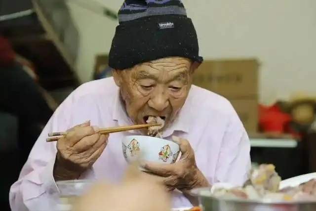 冬季吃肉真的好吗？权威资料与个人观点结合，探讨冬季饮食的健康选择  第1张