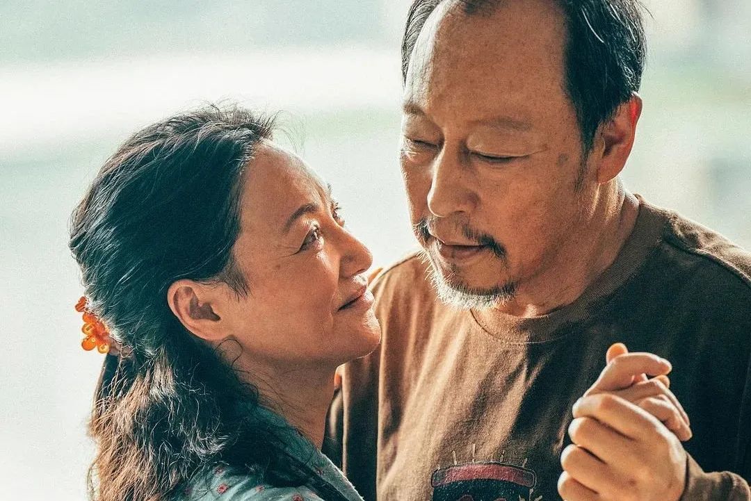 中老年甜宠短剧如龙卷风般爆火，闪婚五十岁引领新潮流  第3张