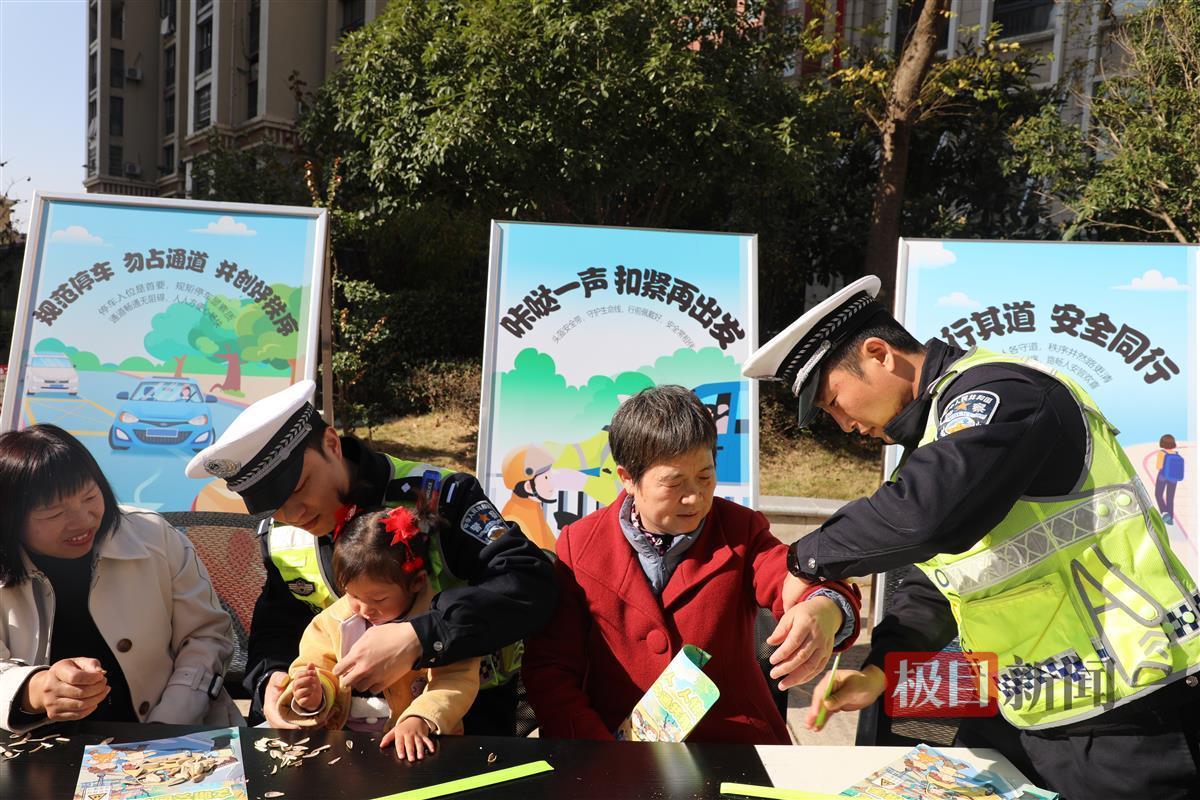 武汉蔡甸区交通大队多形式开展全国交通安全日宣传活动，守护一老一小群体  第3张