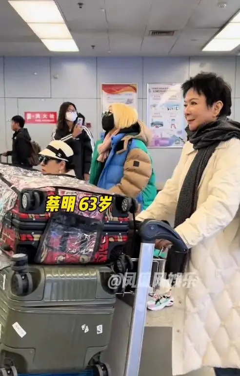 一路繁花综艺录制引爆关注，刘晓庆74岁时尚亮相成焦点  第8张