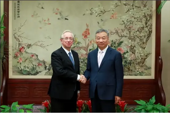 普京率俄罗斯领导层访问哈萨克斯坦，两国签署20份合作文件  第3张