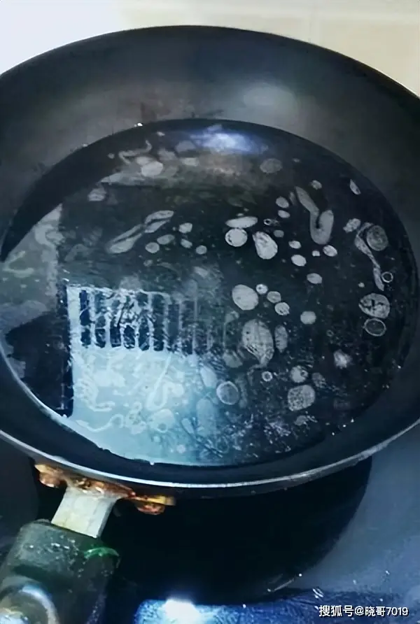 蒜蓉炒菠菜:简单美味家常菜,营养丰富,健康餐桌必备  第6张 蒜蓉炒菠菜:简单美味家常菜,营养丰富,健康餐桌必备  第6张