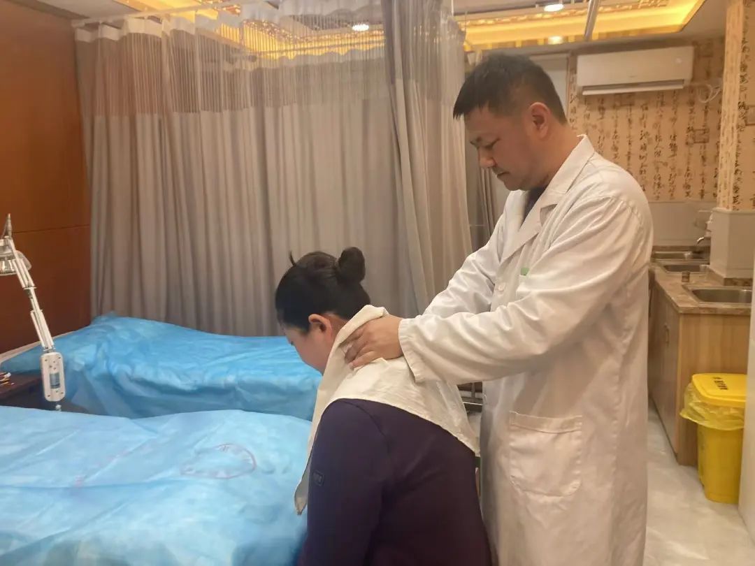 静安区北站街道社区卫生服务中心天目中路社区卫生服务站全新中医特色装修开放  第2张