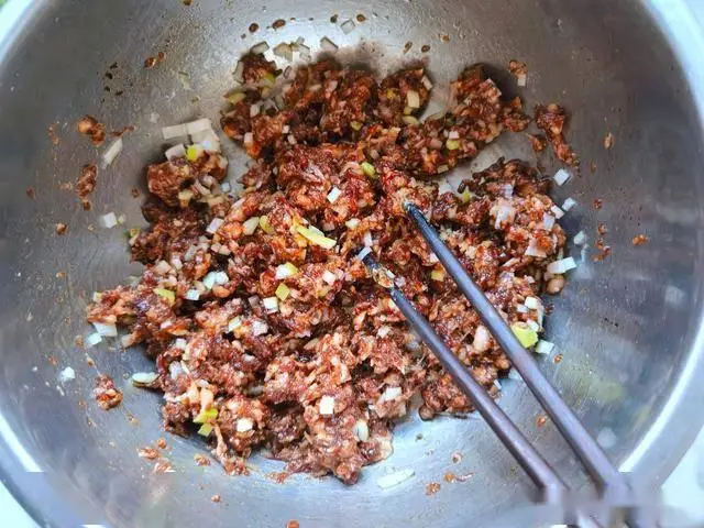 寒冬必备暖心早餐：荠菜馅馄饨，比饺子更暖和比面条更营养  第4张