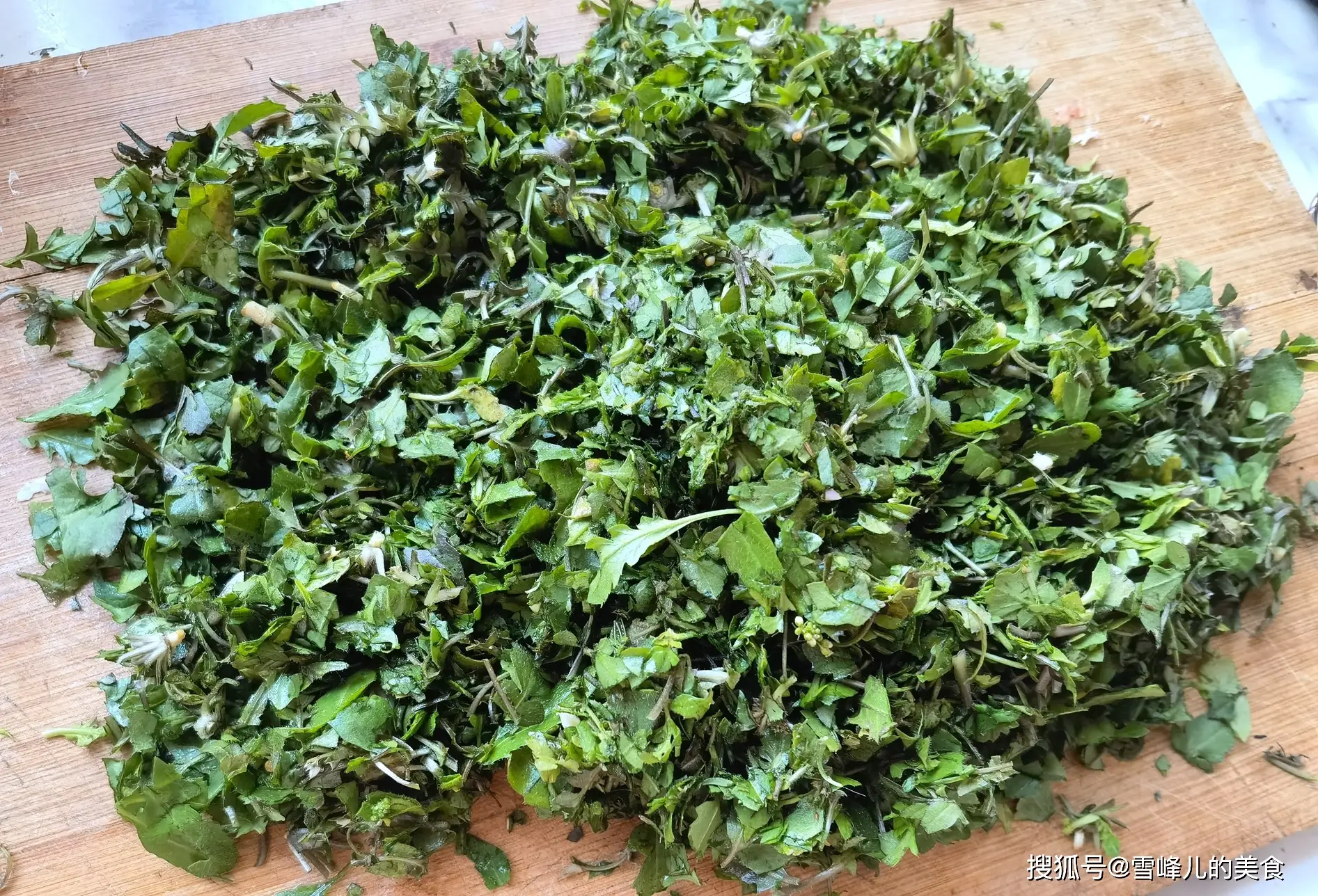寒冬早餐首选：荠菜馅馄饨，比饺子更暖和比面条更营养，热乎乎吃一碗浑身舒畅  第3张
