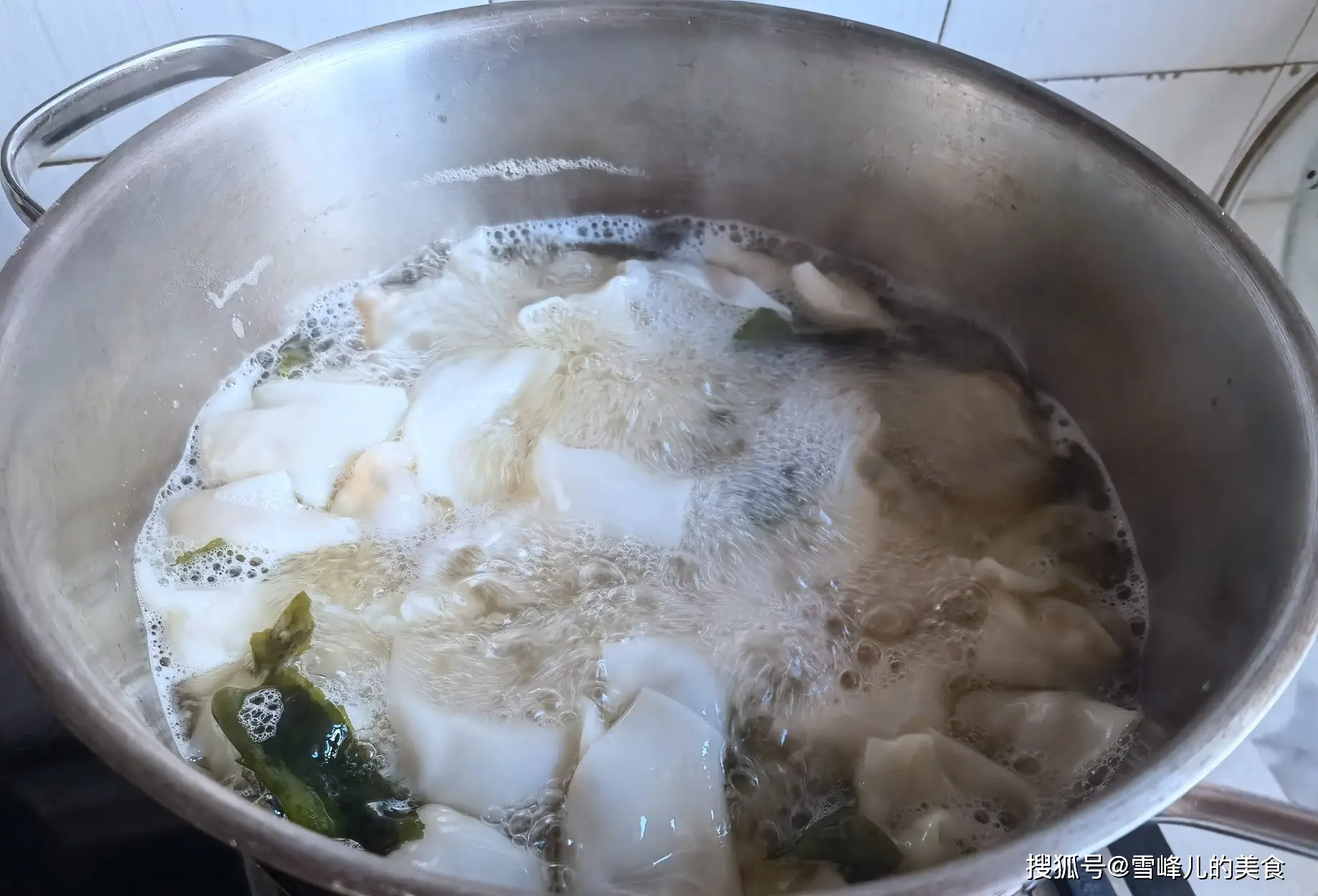 寒冬早餐首选：荠菜馅馄饨，比饺子更暖和比面条更营养，热乎乎吃一碗浑身舒畅  第8张