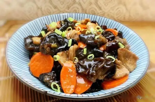 小雪节气滋补身体必备：八道美味补铁菜谱，详细做法助您轻松烹饪健康美食  第1张